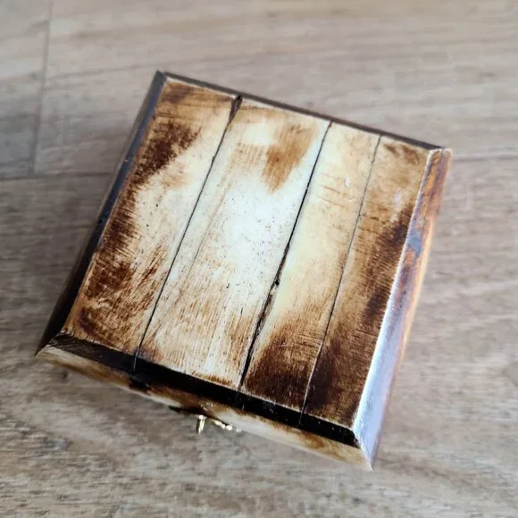 Vintage bone jewelry/trinket box with brass elephant. - Picture 11 of 11